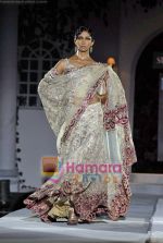 Model walk the ramp for Suneet Varma Show at HDIL India Couture Week, Grand Hyatt, Mumbai on 15th Oct 2009 (56).JPG